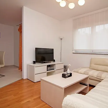 In - Istrien 11082 * Pula