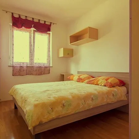 Apartment In Pula/Istrien 11082 Veruda