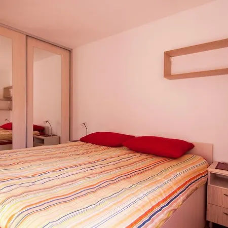 Apartment In Pula/Istrien 11082 Veruda